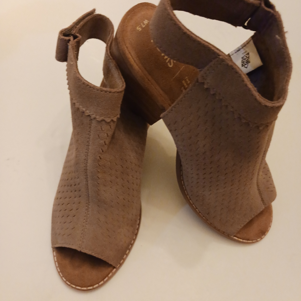 Toms Elegant Brown Peep-Toe Ankle Boots